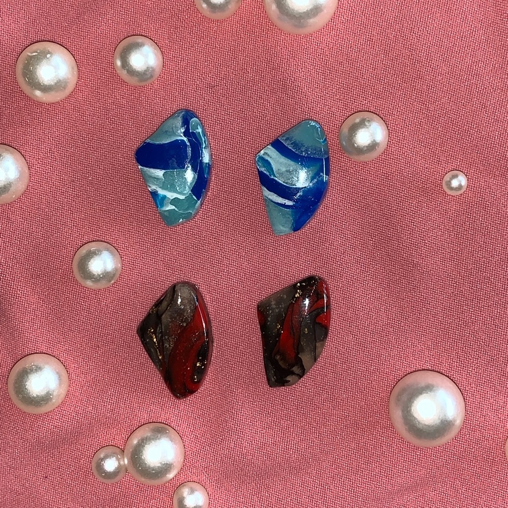 Stone shape stud earrings set of two Perfect for gift ideas NWT one of a kind